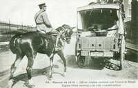  1914-1918 Officier anglais escortant une voiture de blesses English officer escorting a car of casualties.jpg 